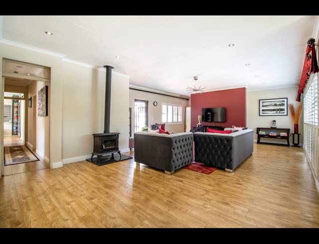 3 BEDROOM FREEHOLD TO LET IN GALLO MANOR